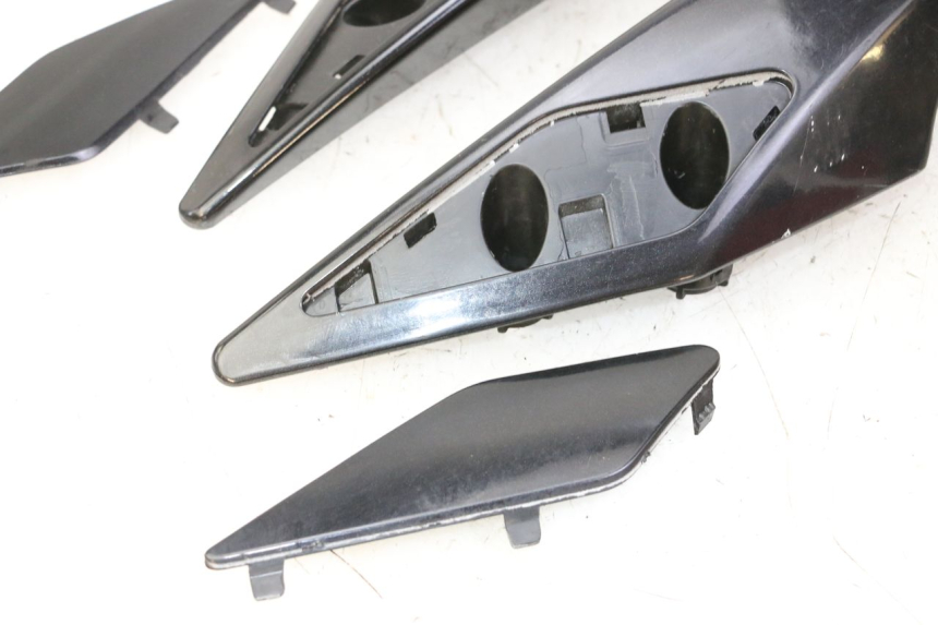 photo de UCHWYT TYLNY PEUGEOT SATELIS 125 (2013 - 2018) - Zbliżenie komponentów