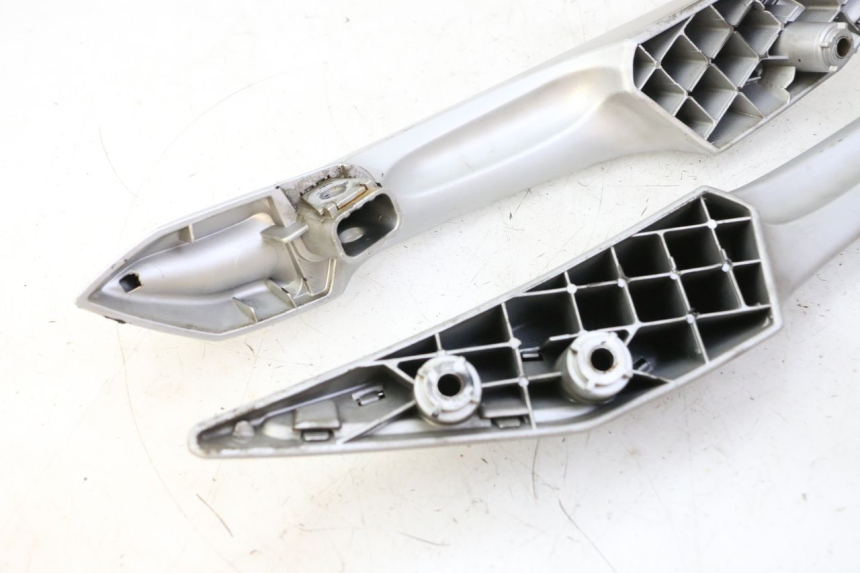 photo de UCHWYT TYLNY PEUGEOT SATELIS 125 (2006 - 2009) - Inny kąt widzenia