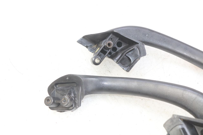 photo de UCHWYT TYLNY PIAGGIO X9 EVOLUTION 125 (2003 - 2007) - Zbliżenie techniczne