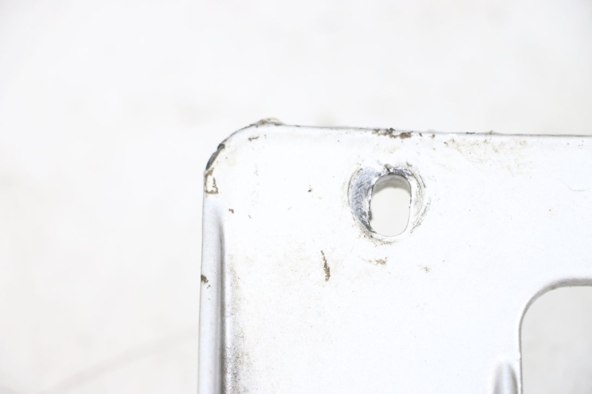 photo de UCHWYT TYLNY YAMAHA YP MAJESTY 125 (2002 - 2006) - Inny kąt widzenia