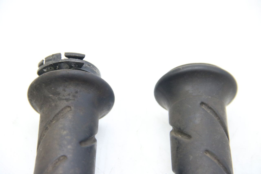 photo de UCHWYT KIEROWNICY PEUGEOT SATELIS COMPRESSOR K15 125 (2006 - 2009) - Inny kąt widzenia