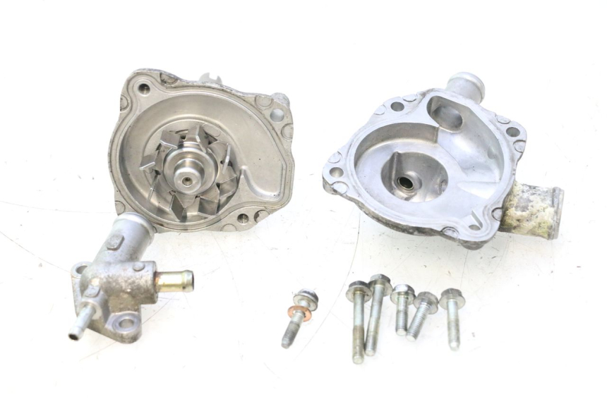 photo de POMPA WODY HONDA FJS SILVER WING SILVERWING 400 (2005 - 2008) - Szczegół części