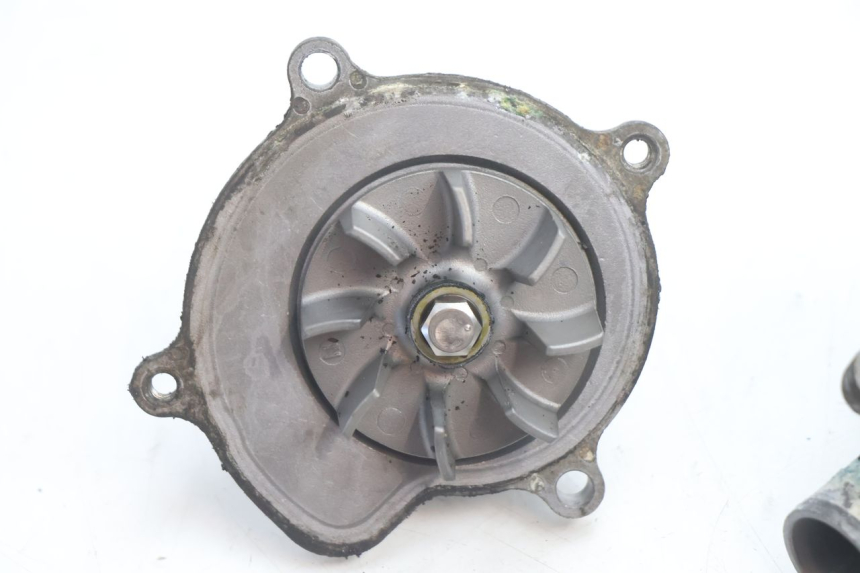 photo de POMPA WODY SUZUKI GSR 600 (2005 - 2012) - Zbliżenie techniczne