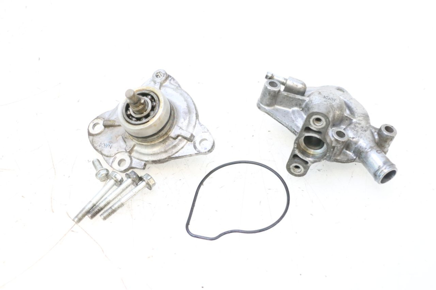 photo de POMPA WODY HONDA PCX (JF57/JF64) 125 (2014 - 2018) - Zbliżenie techniczne