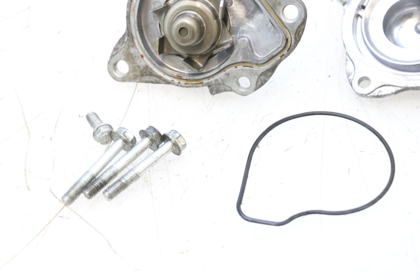 photo de POMPA WODY HONDA PCX (JF57/JF64) 125 (2014 - 2018) - Punkty mocowania