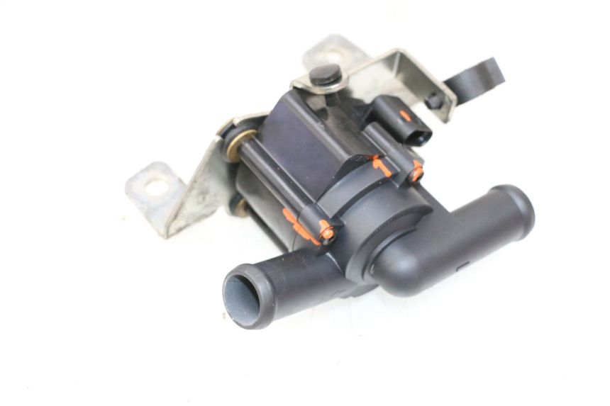 photo de POMPA WODY PIAGGIO VESPA GTS SUPER IE 125 (2009 - 2016) - Zoom stanu zużycia