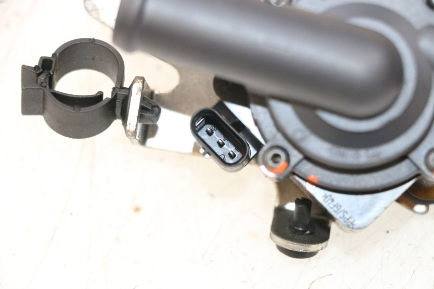 photo de POMPA WODY PIAGGIO VESPA GTS SUPER IE 125 (2009 - 2016) - Zbliżenie techniczne