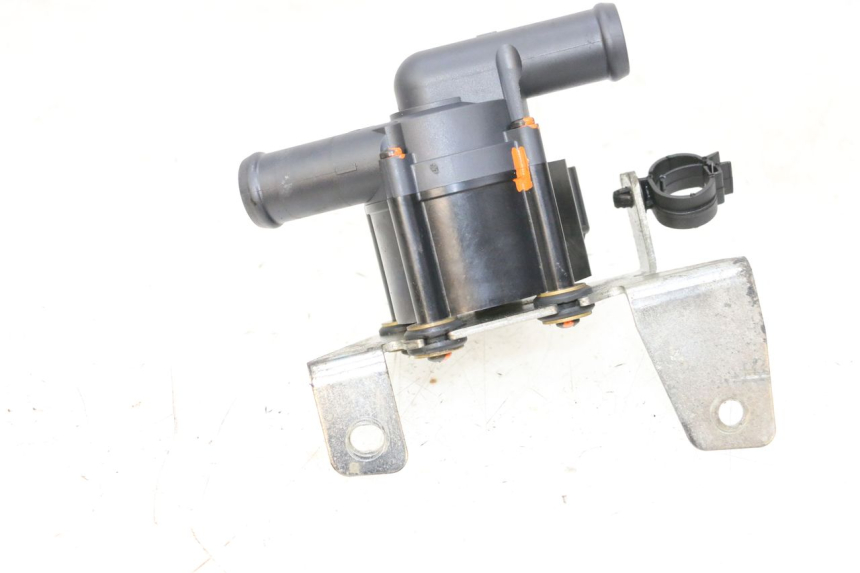 photo de POMPA WODY PIAGGIO VESPA GTS SUPER IE 125 (2009 - 2016) - Punkty mocowania