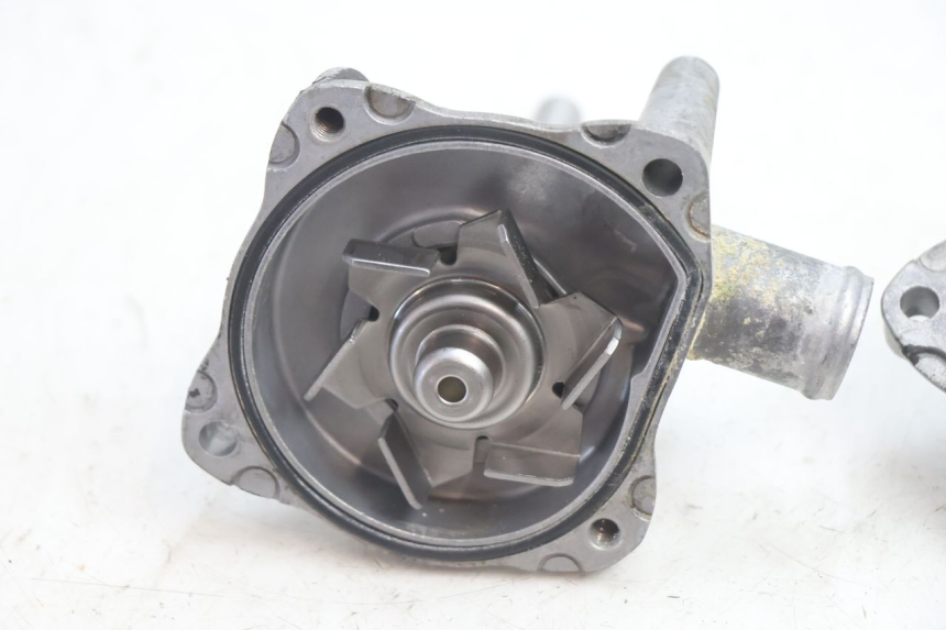 photo de POMPA WODY HONDA VFR FI RC46 800 (1998 - 2001) - Szczegół części