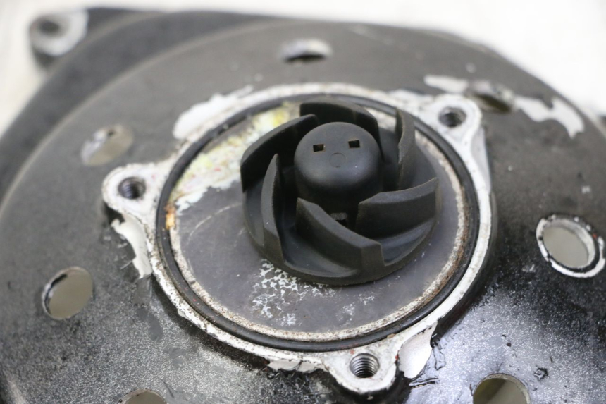 photo de POMPA WODY YAMAHA AEROX 50 (1997 - 2006) - Inny kąt widzenia