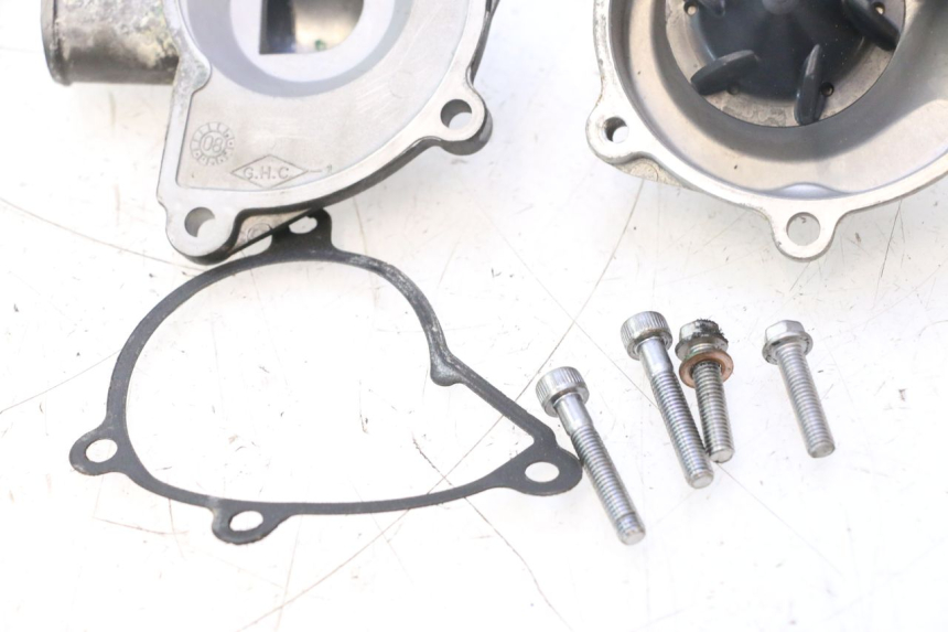 photo de POMPA WODY YAMAHA YZF R6 600 (2008 - 2009) - Zbliżenie techniczne