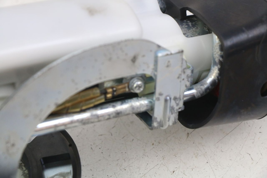 photo de POMPA PALIWA HONDA CB R 1000 (2018 - 2023) - Inny kąt widzenia