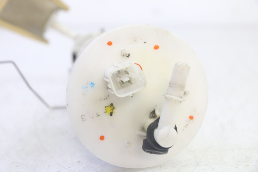 photo de POMPA PALIWA HONDA FES S-WING SWING ABS 125 (2007 - 2015) - Zbliżenie techniczne