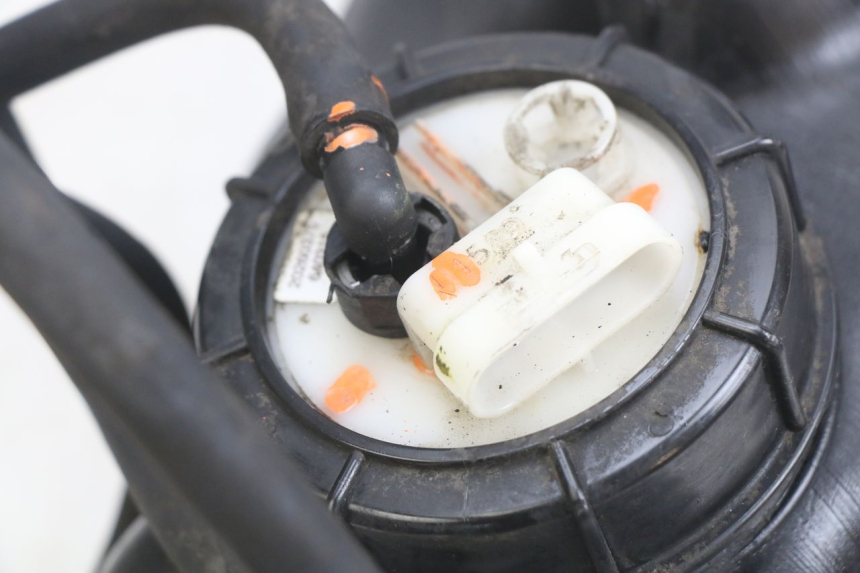 photo de POMPA PALIWA PIAGGIO MP3 LT 400 (2007 - 2012) - Inny kąt widzenia