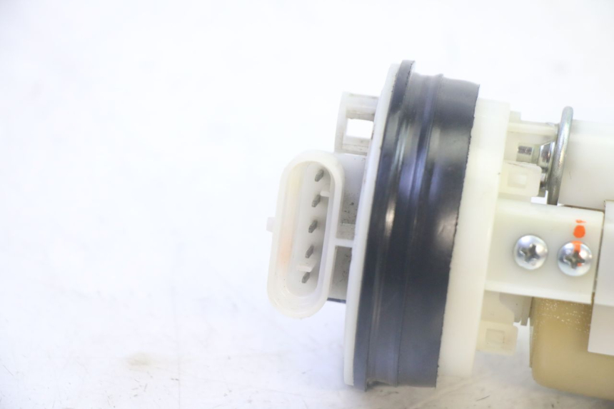 photo de POMPA PALIWA PIAGGIO MP3 LT 400 (2007 - 2012) - Zbliżenie techniczne