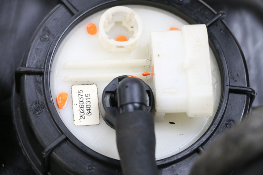 photo de POMPA PALIWA PIAGGIO MP3 500 (2011 - 2015) - Inny kąt widzenia