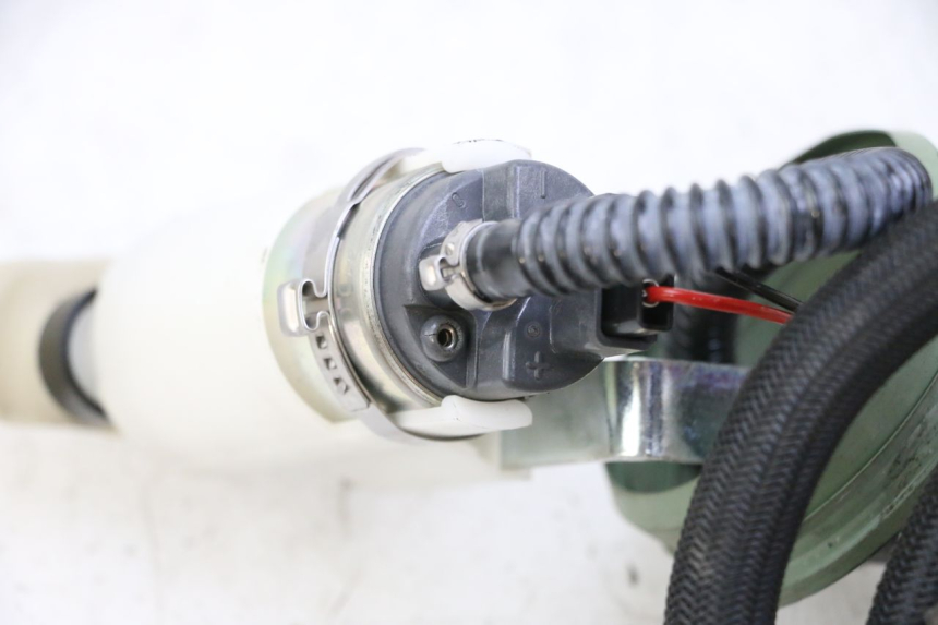 photo de POMPA PALIWA PIAGGIO MP3 500 (2014 - 2017) - Zbliżenie komponentów