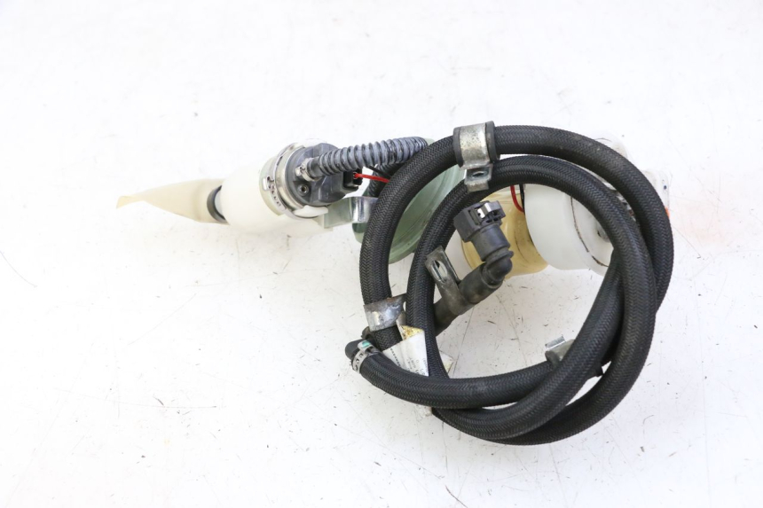 photo de POMPA PALIWA PIAGGIO MP3 500 (2014 - 2017) - Widok z bliska