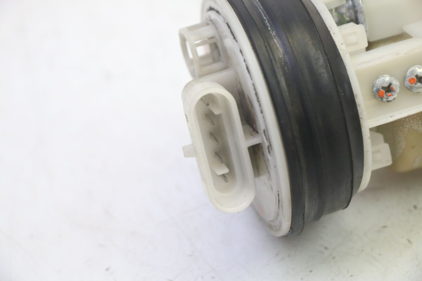 photo de POMPA PALIWA PIAGGIO MP3 RL 250 (2006 - 2010) - Zbliżenie techniczne