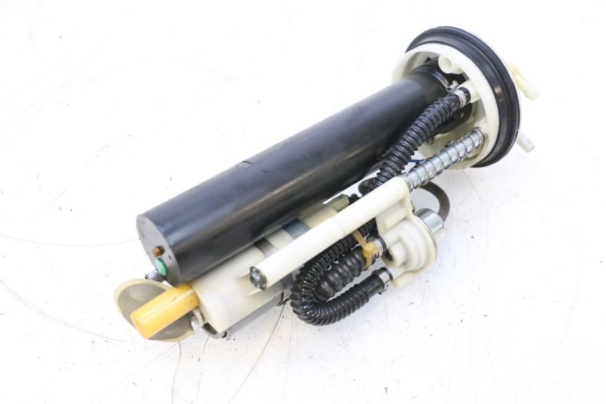 photo de POMPA PALIWOWA PEUGEOT SATELIS COMPRESSOR K15 125 (2006 - 2009) - Zbliżenie komponentów