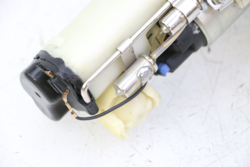 photo de POMPA PALIWA SUZUKI SV S 650 (2003 - 2009) - Zbliżenie komponentów