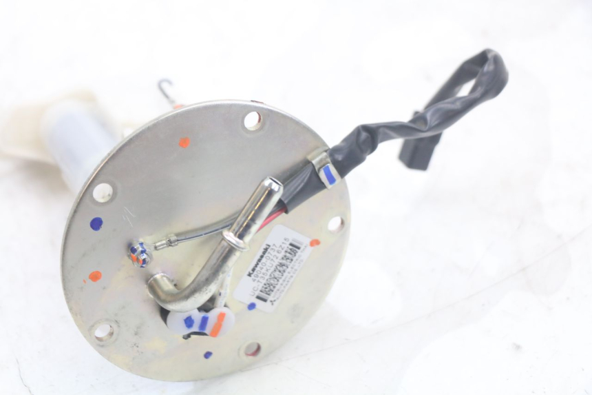 photo de POMPA PALIWA KAWASAKI VERSYS ABS 650 (2015 - 2018) - Zbliżenie techniczne