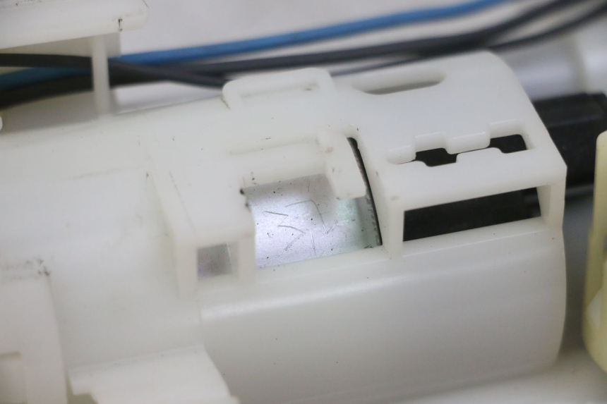 photo de POMPA PALIWOWA YAMAHA XJ6 ABS 600 (2008 - 2016) - Inny kąt widzenia