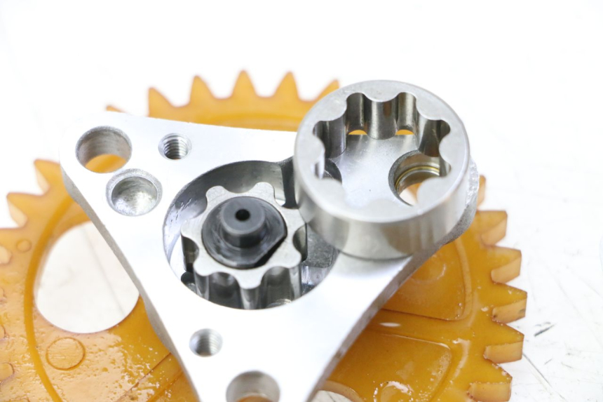 photo de POMPA OLEJU KYMCO AGILITY 4T 50 (2018 - 2022) - Inny kąt widzenia