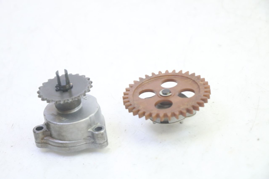 photo de POMPA OLEJU SUZUKI BURGMAN EXECUTIVE ABS 650 (2006 - 2012) - Widok główny