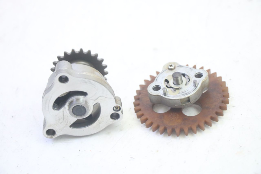 photo de POMPA OLEJU SUZUKI BURGMAN EXECUTIVE ABS 650 (2006 - 2012) - Zoom stanu zużycia