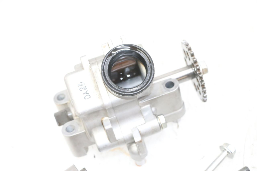 photo de POMPA OLEJU HONDA CB R 1000 (2018 - 2023) - Inny kąt widzenia