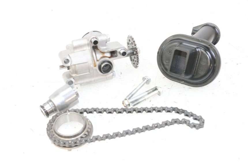 photo de POMPA OLEJU HONDA CB R 1000 (2018 - 2023) - Zbliżenie techniczne