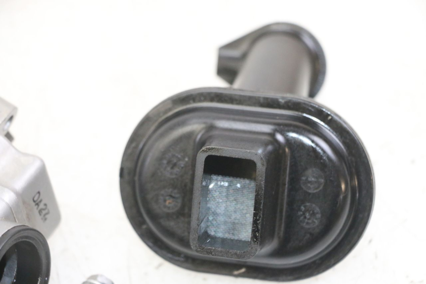 photo de POMPA OLEJU HONDA CB R 1000 (2018 - 2023) - Punkty mocowania