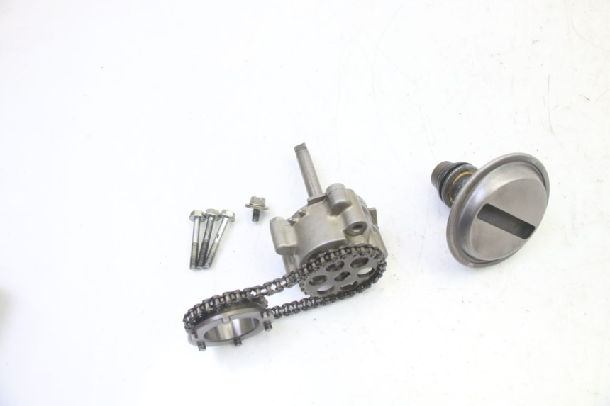 photo de POMPA OLEJU HONDA CBR RR FIREBLADE 900 (1992 - 1994) - Widok główny