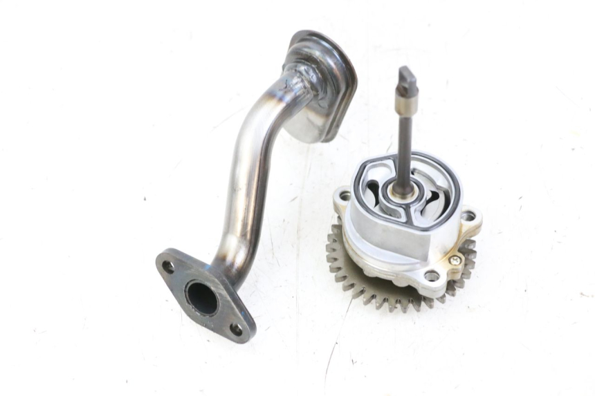 photo de POMPA OLEJU SUZUKI GSR 750 (2011 - 2017) - Zbliżenie techniczne