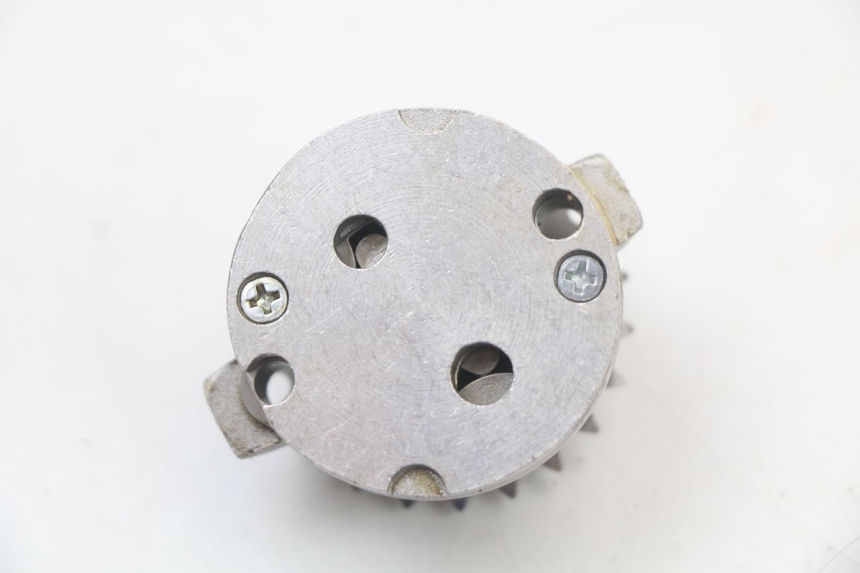 photo de POMPA OLEJU PIAGGIO VESPA LX 125 (2005 - 2010) - Inny kąt widzenia