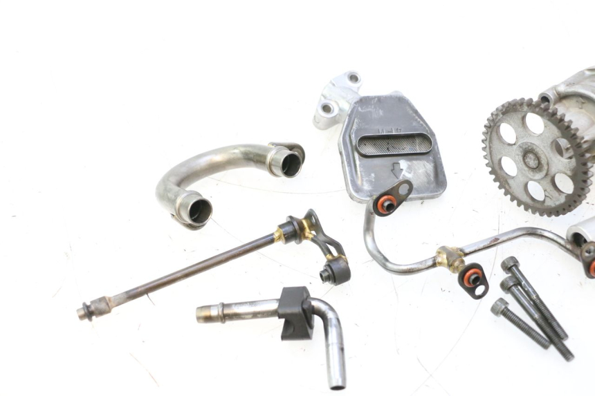 photo de POMPA OLEJU YAMAHA YZF R GENESIS 750 (1993 - 1998) - Zbliżenie techniczne
