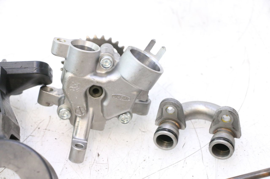 photo de POMPA OLEJU YAMAHA YZF R6 600 (2008 - 2009) - Oznaczenia i referencje
