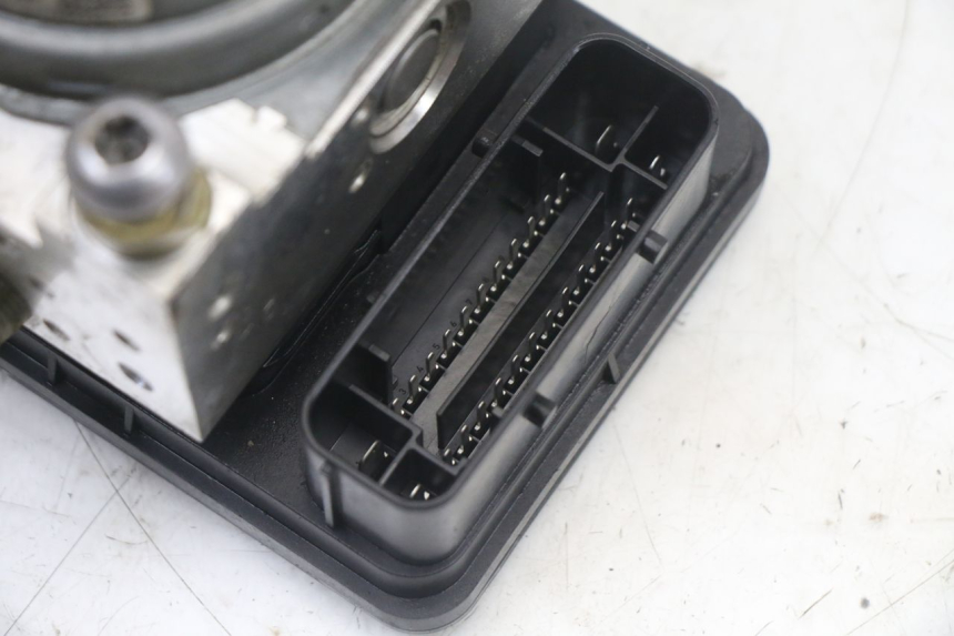 photo de POMPA ABS BMW S RR ABS S1000RR 1000 (2015 - 2018) - Zbliżenie techniczne