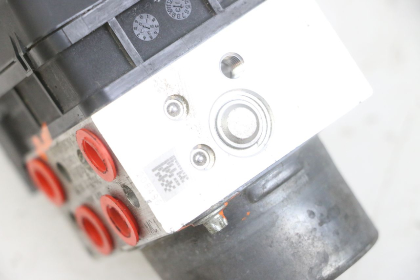 photo de POMPA ABS SUZUKI BURGMAN 650 (2013 - 2020) - Szczegóły charakterystyczne