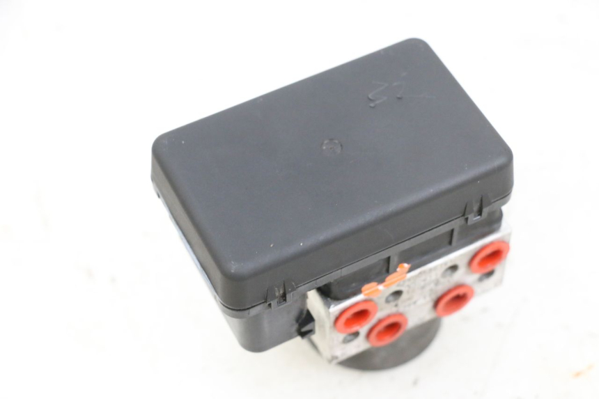 photo de POMPA ABS SUZUKI BURGMAN 650 (2013 - 2020) - Inny kąt widzenia