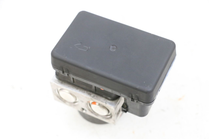 photo de POMPA ABS SUZUKI BURGMAN 650 (2013 - 2020) - Zbliżenie techniczne