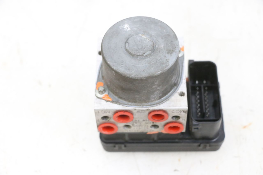 photo de POMPA ABS SUZUKI BURGMAN 650 (2013 - 2020) - Punkty mocowania