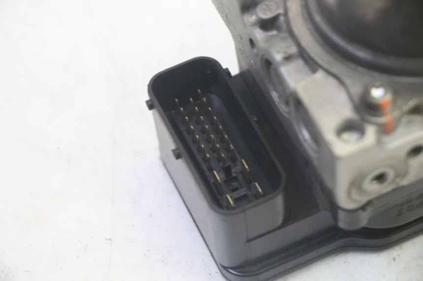 photo de POMPA ABS SUZUKI BURGMAN EXECUTIVE ABS 650 (2006 - 2012) - Zbliżenie techniczne