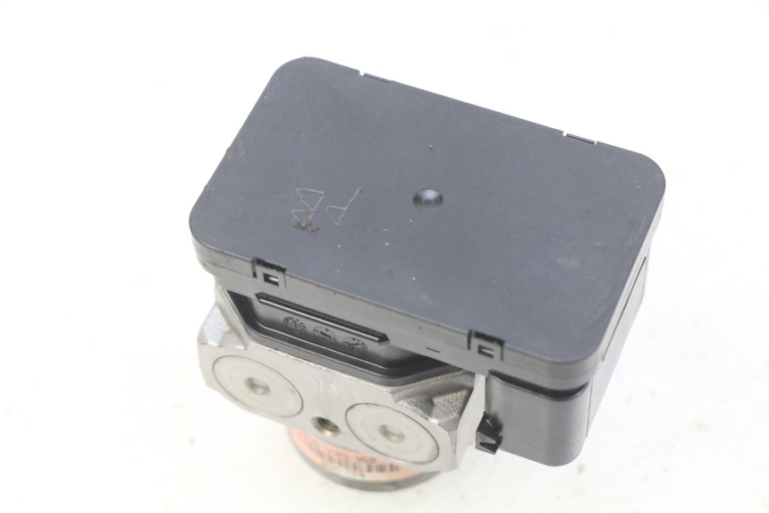 photo de POMPA ABS HONDA CB R 1000 (2018 - 2023) - Inny kąt widzenia