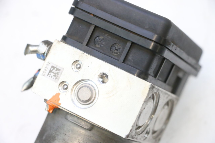 photo de POMPA ABS KAWASAKI ER-6 ER6 F ABS 650 (2012 - 2016) - Zbliżenie techniczne