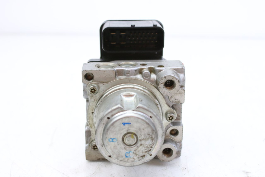 photo de POMPA ABS HONDA FES S-WING SWING ABS 125 (2007 - 2015) - Zbliżenie techniczne