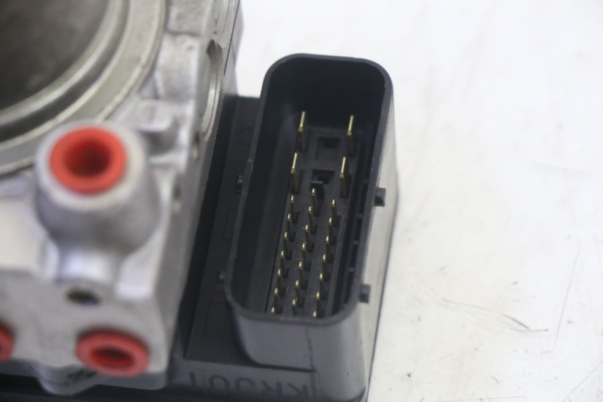 photo de POMPA ABS HONDA FES S-WING SWING ABS 125 (2007 - 2015) - Zoom stanu zużycia