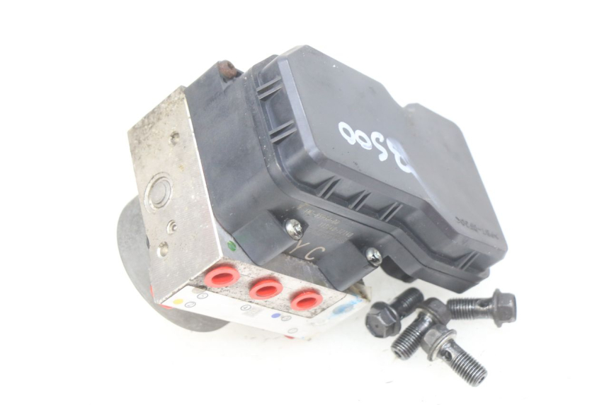 photo de POMPA ABS YAMAHA FJR ABS 1300 (2016 - 2020) - Zbliżenie techniczne