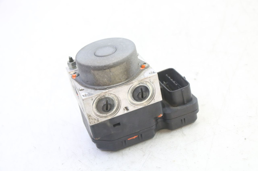 photo de POMPA ABS YAMAHA FJR ABS 1300 (2016 - 2020) - Zbliżenie techniczne